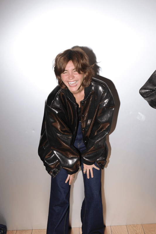 Veste dorée chic et élégante, impression lézard et matière technique, Carlis.