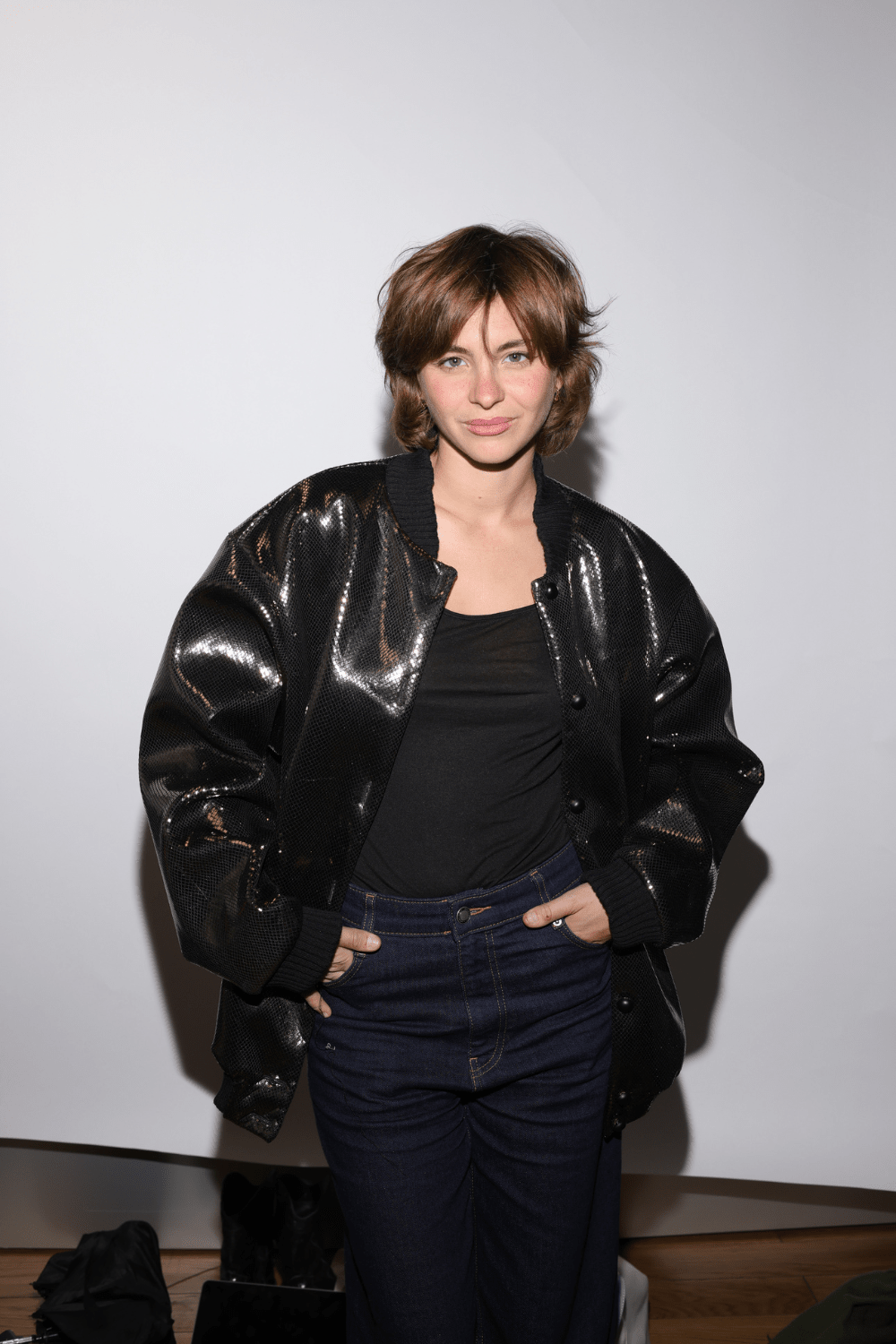 Blouson bomber doré femme tendance, coupe oversize en néoprène, Made in France.