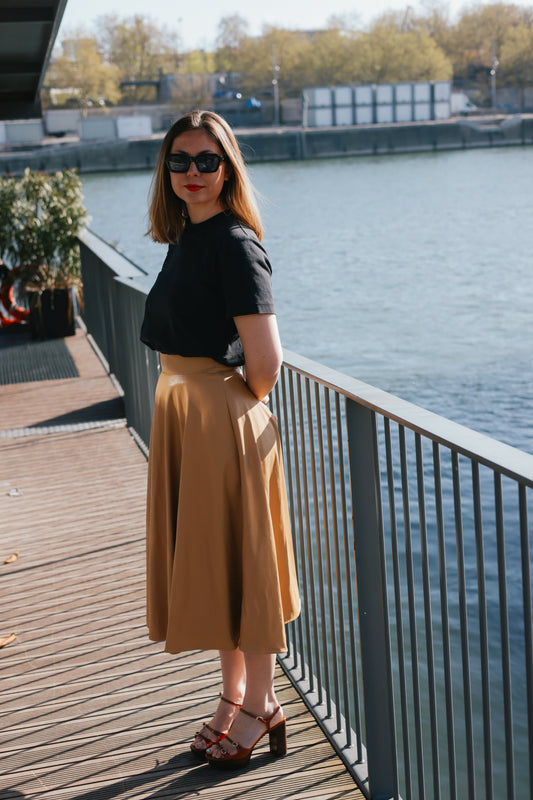 Jupe Longue Évasée en Cuir Vegan Aspect Agneau - Fabriquée en France - carlisfrance