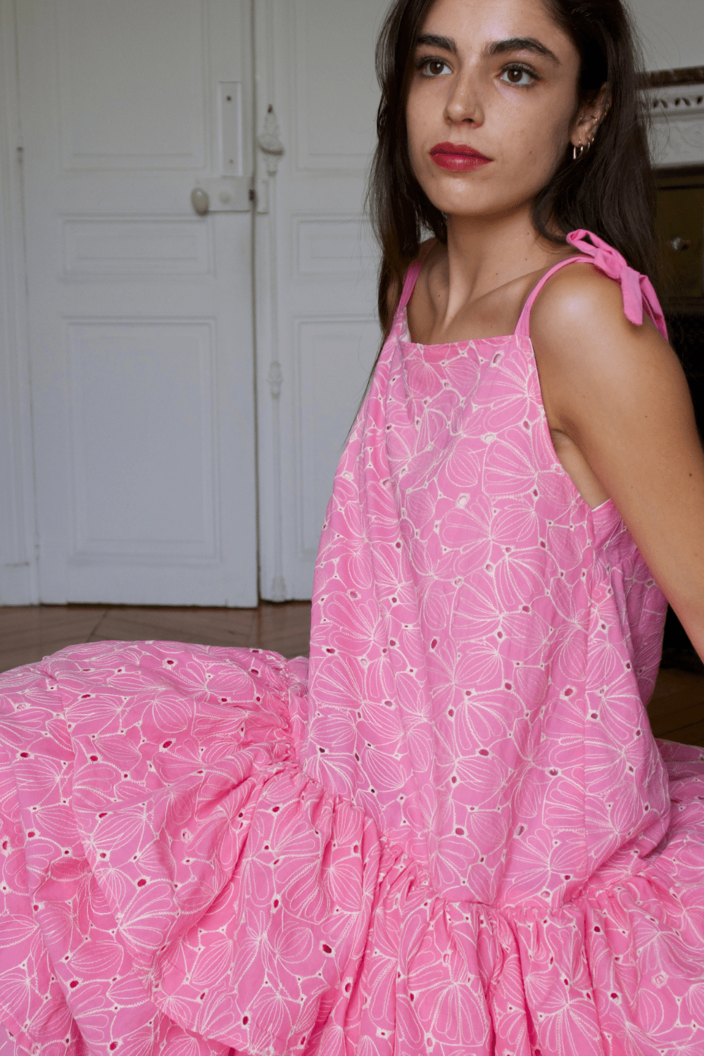 La Sevillane , Robe Longue à Volants en Broderie Anglaise – Rose Tendre - carlisfrance