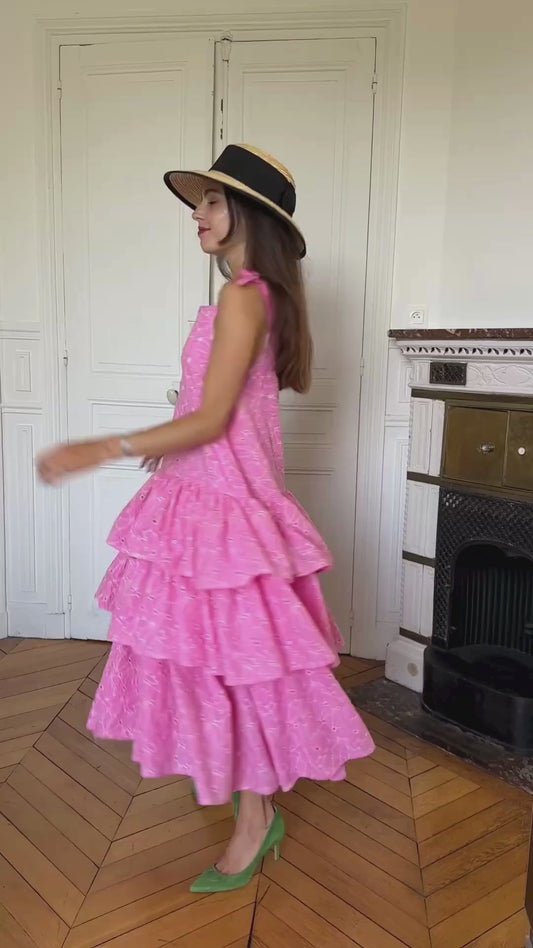 La Sévillane — Robe longue en broderie anglaise, confectionnée en édition très limitée au cœur de notre atelier français.