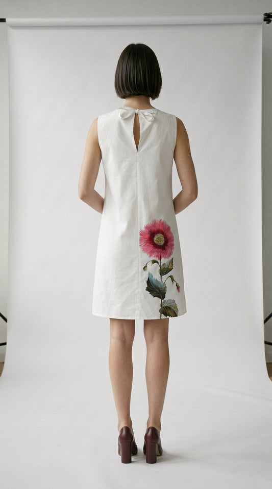 Robe Carlyne fleurie en coton italien haut de gamme, grande fleur imprimée sur popeline, vue de dos

