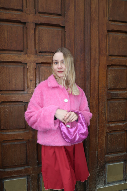 Veste alpaga rose hiver look casual robe rouge pour un look décal
 et printanier