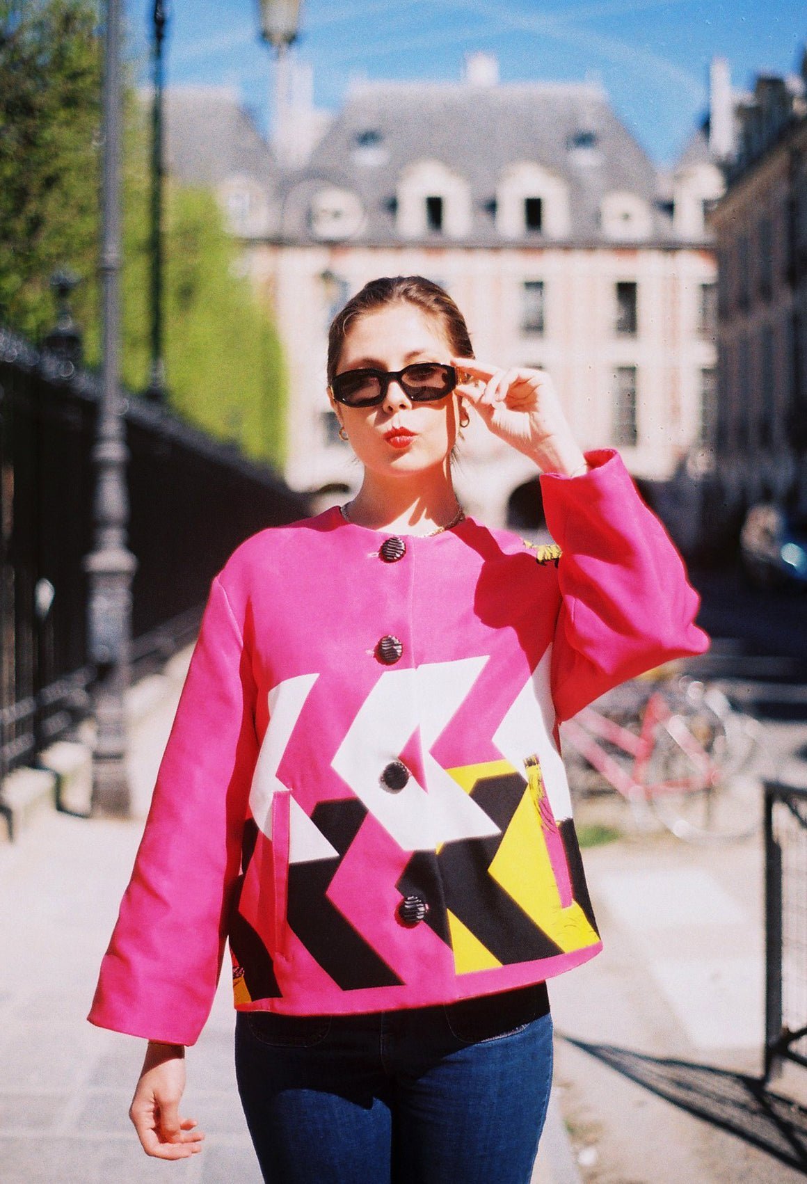 Veste imprimé géométrique rose noir jaune coupe droite oversize femme
