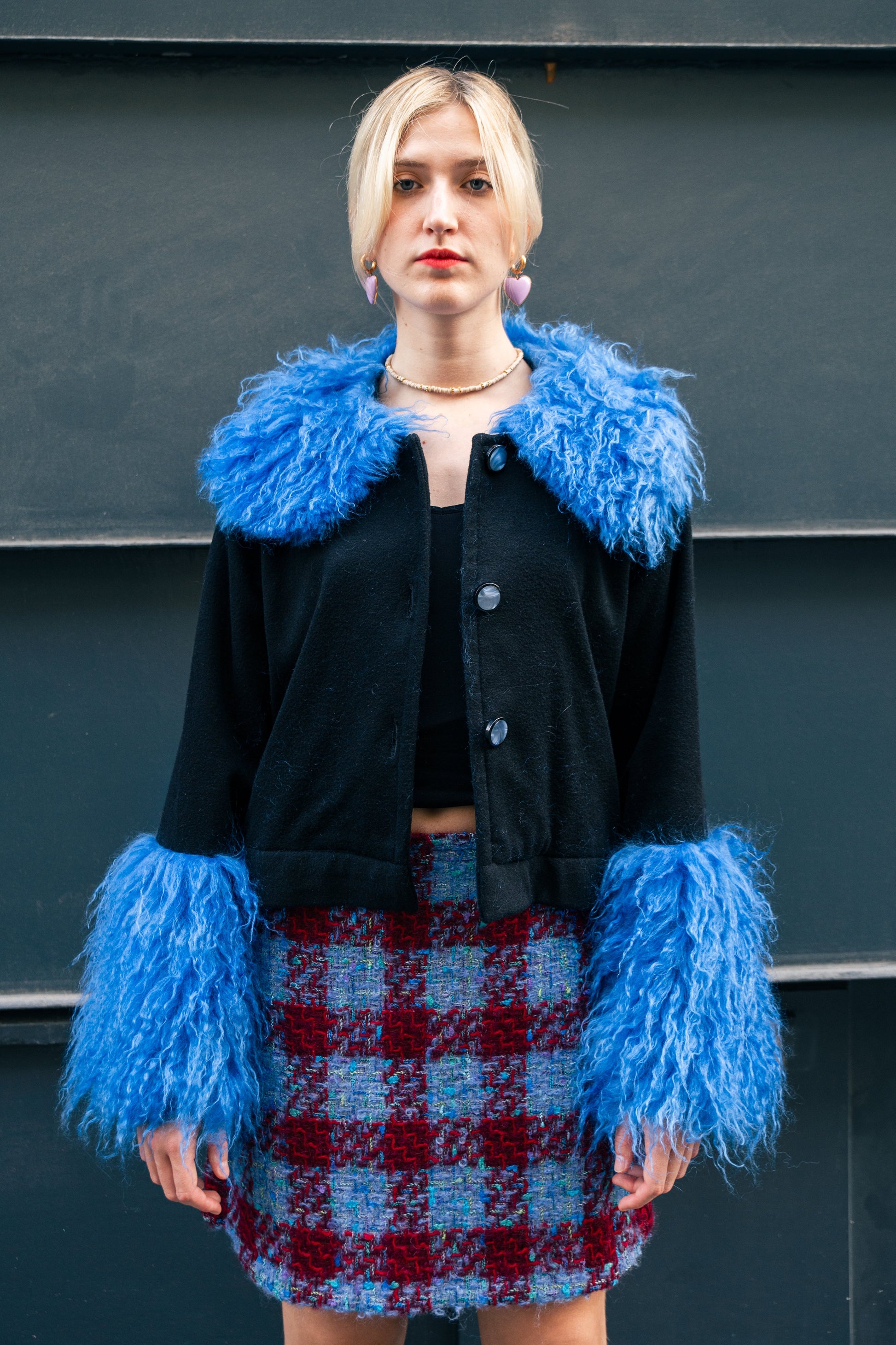 notre modèle porte notre veste iconique made in France "London is calling"