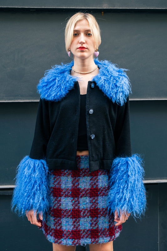 notre modèle porte notre veste iconique made in France "London is calling"