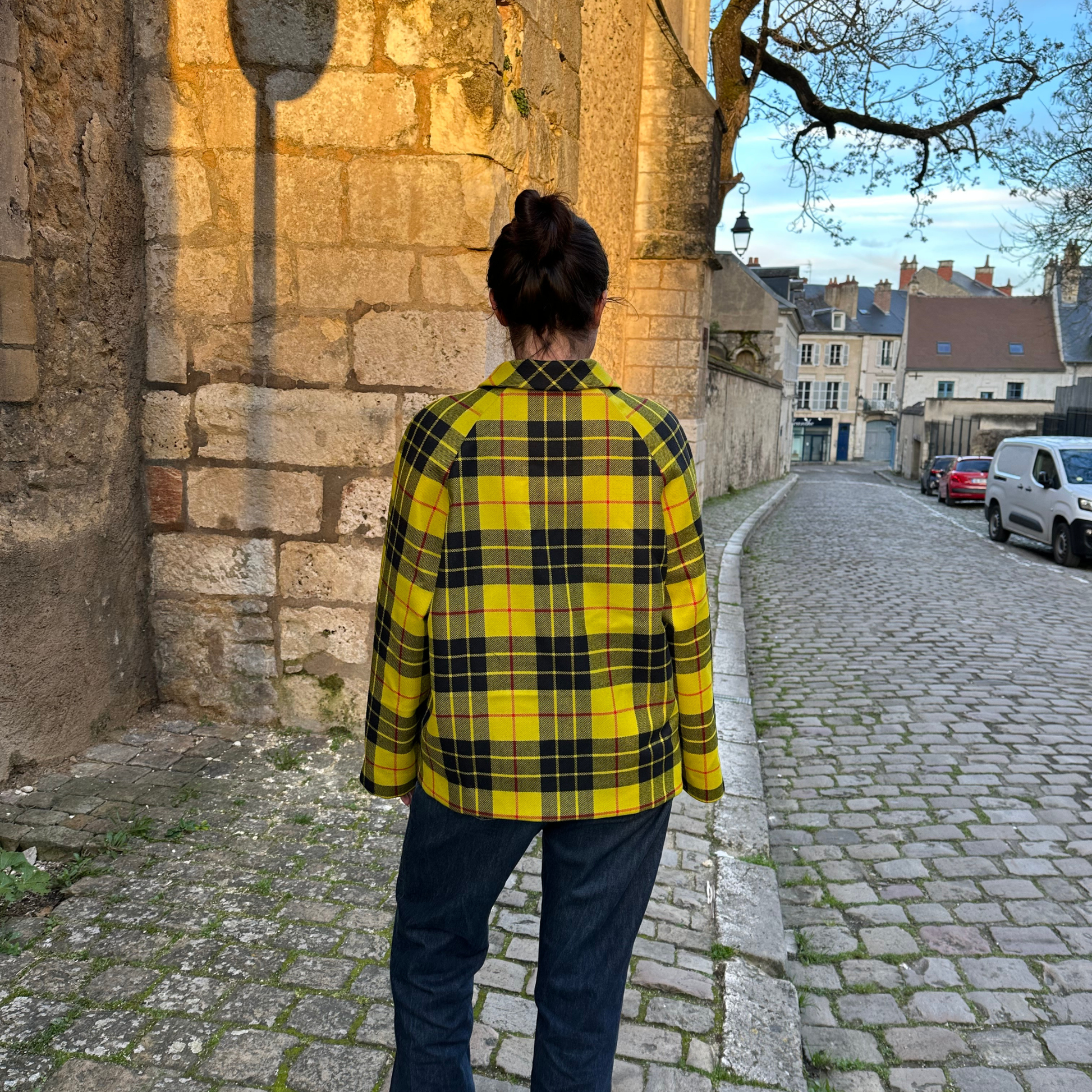 Vue de dos de la veste style boxy, mode française veste créateur