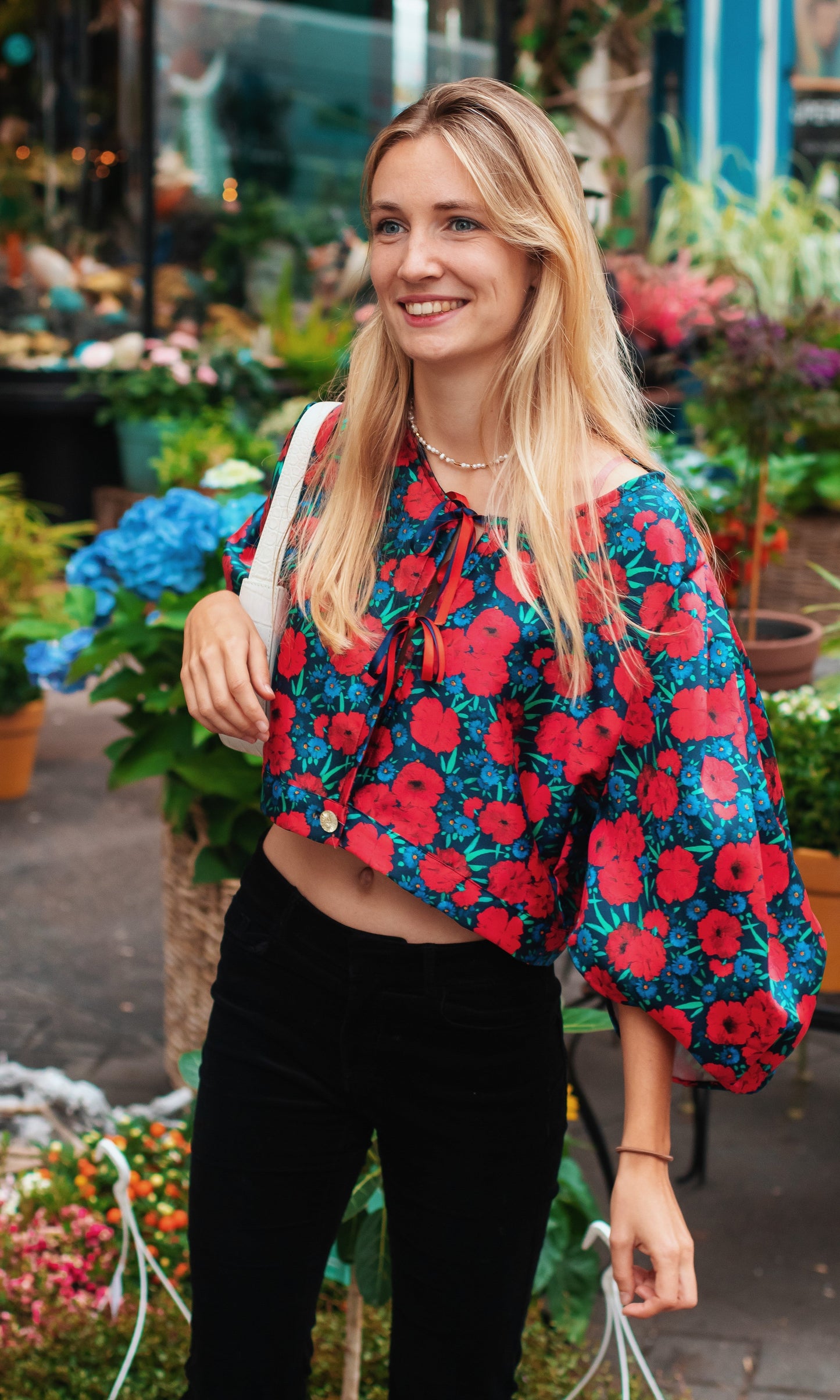 Blouse soie manches évasées bouffantes look quotidien élégant femme

